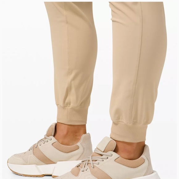 Trench stretch high-rise joggers full length - Picture 5 of 9